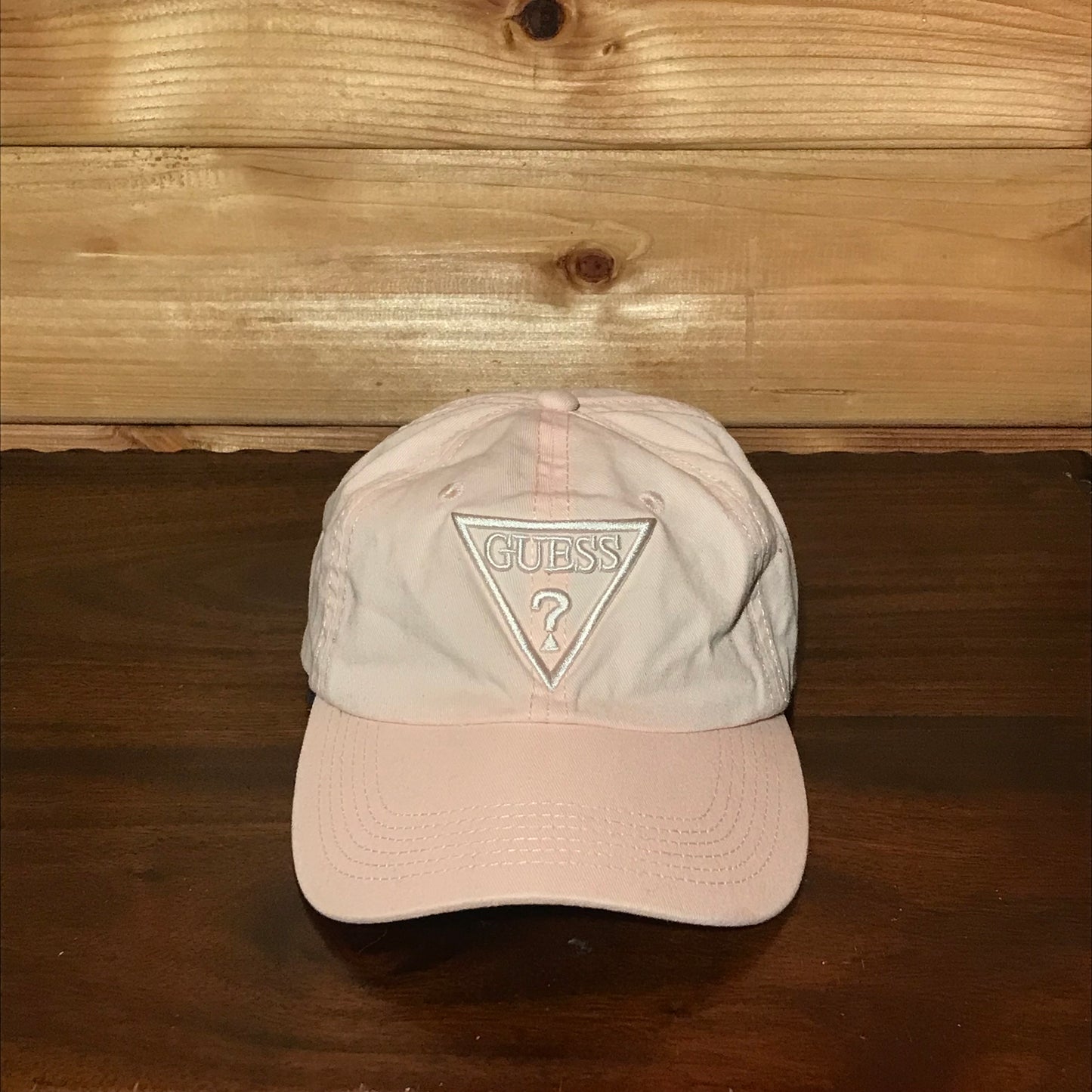 Guess Triangular Centre Spellout cap