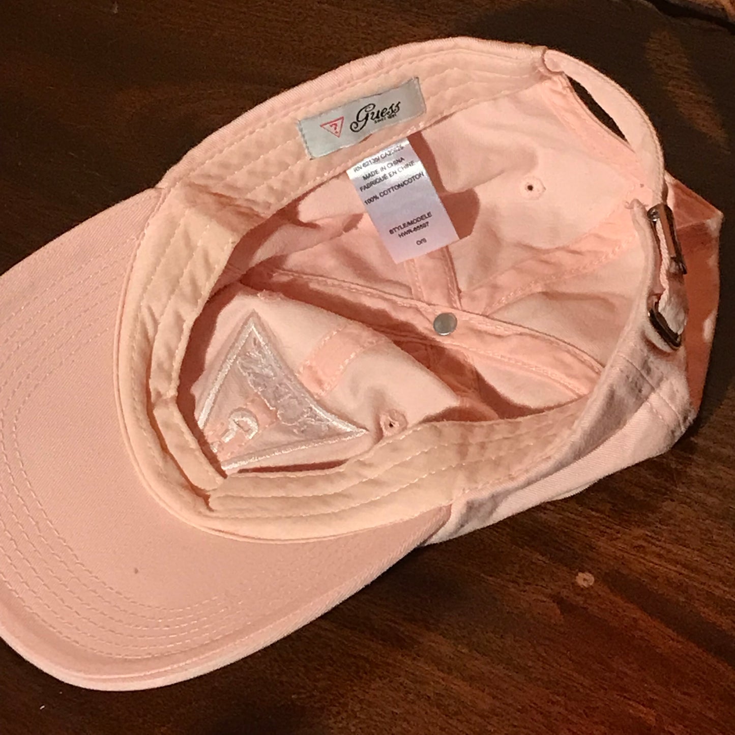 Guess Triangular Centre Spellout cap