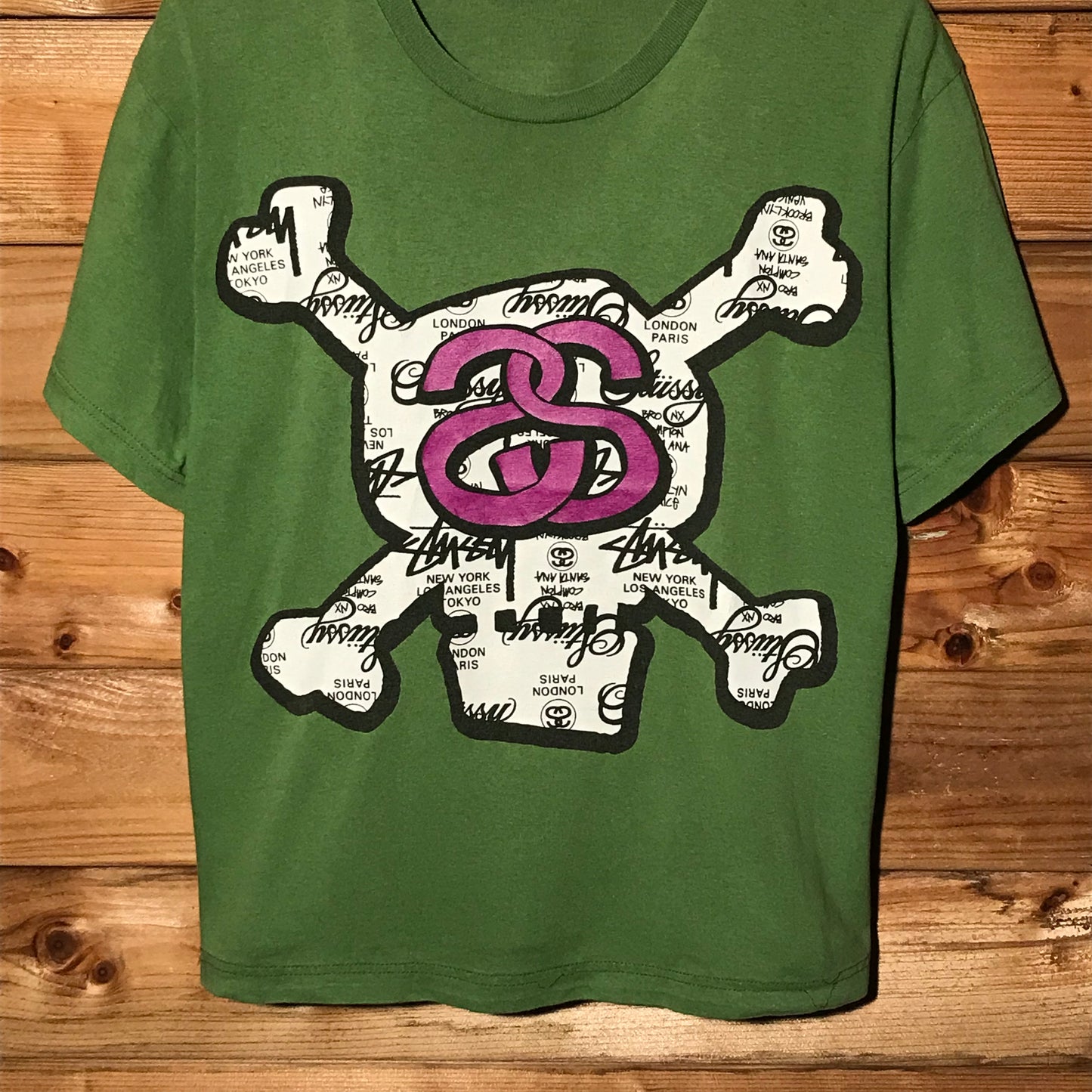 Stüssy Link Logo Skull and Crossbones t shirt