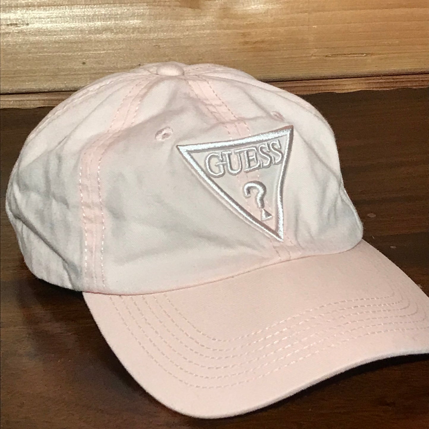 Guess Triangular Centre Spellout cap