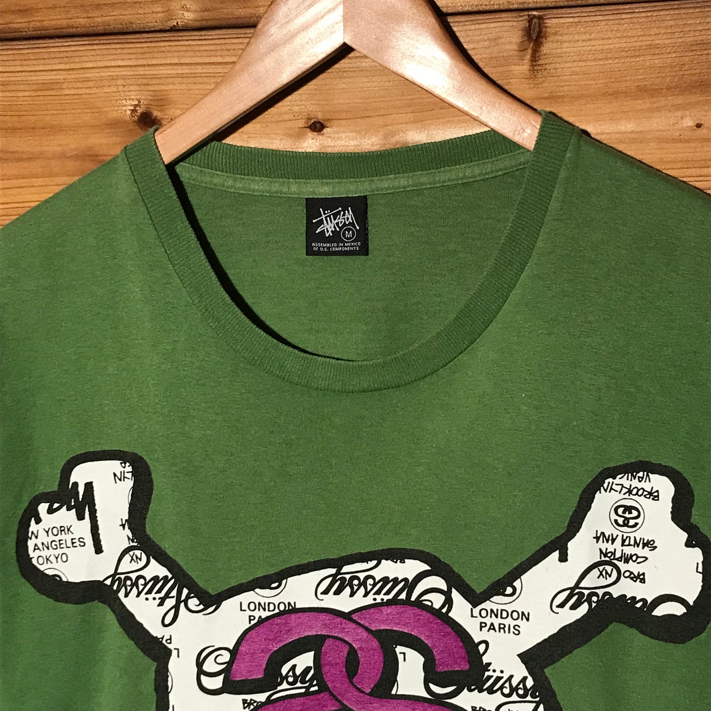 Stüssy Link Logo Skull and Crossbones t shirt