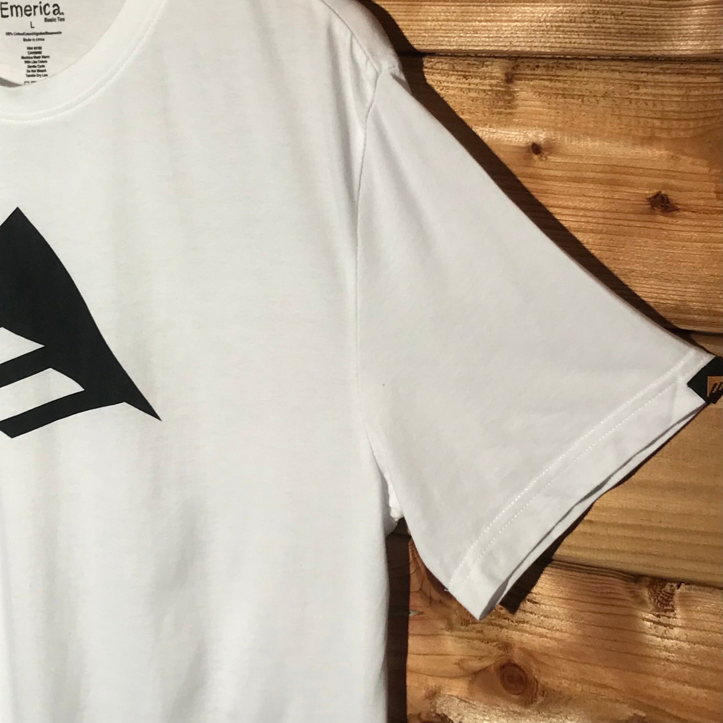 Emerica Basic Centre Logo t shirt