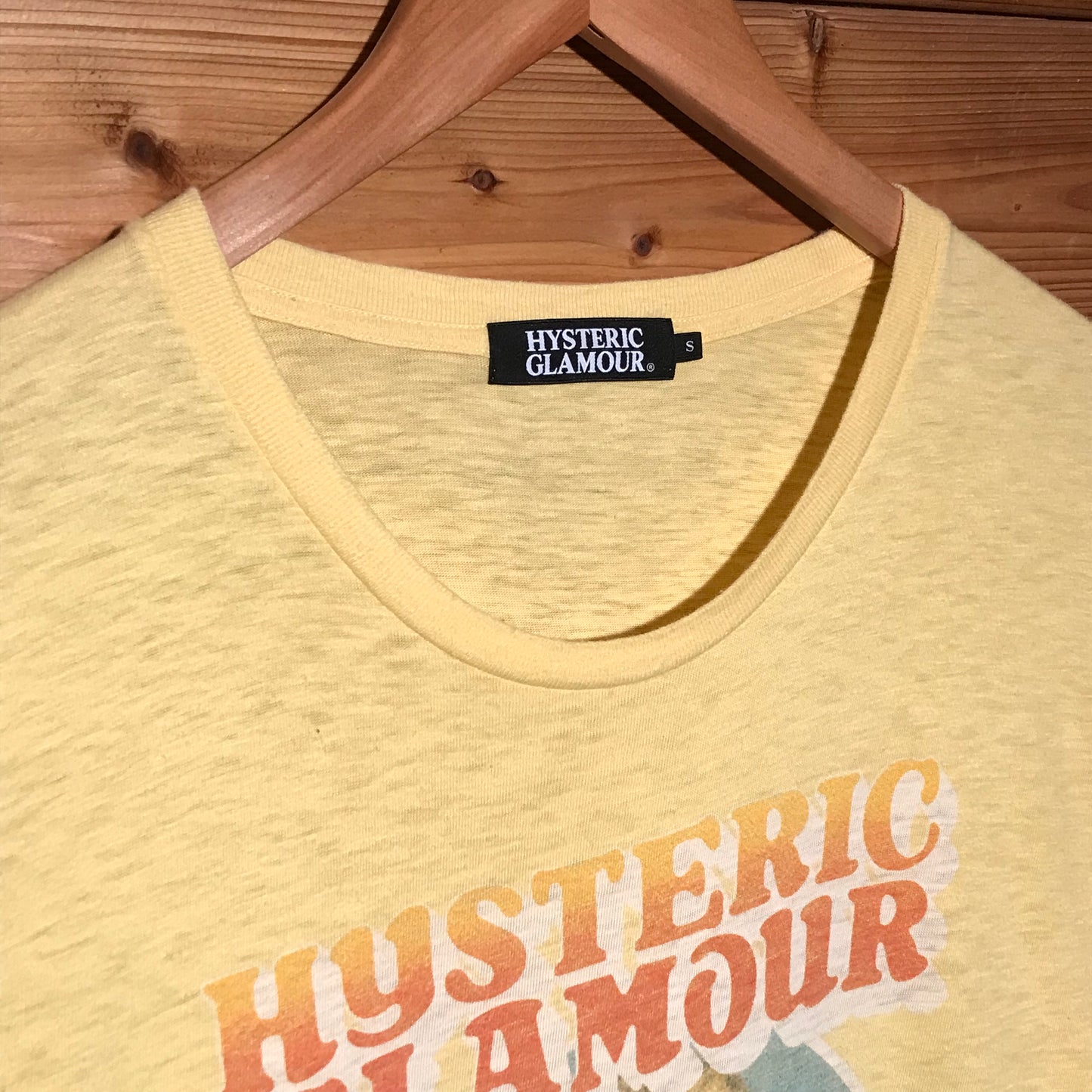 Hysteric Glamour Sunday Morning Fever Spellout t shirt