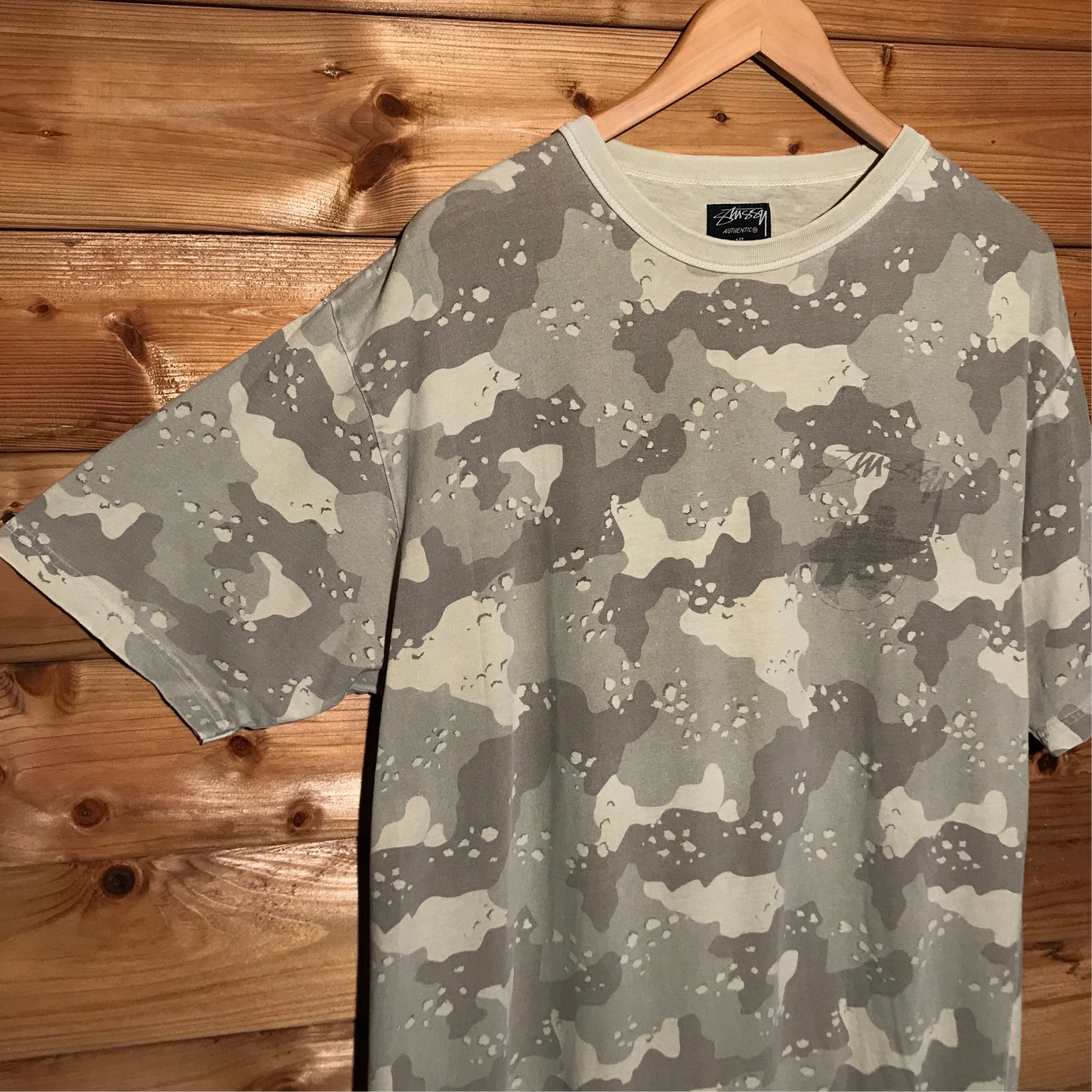 Stüssy Surfman Logo Desert Camo AOP t shirt