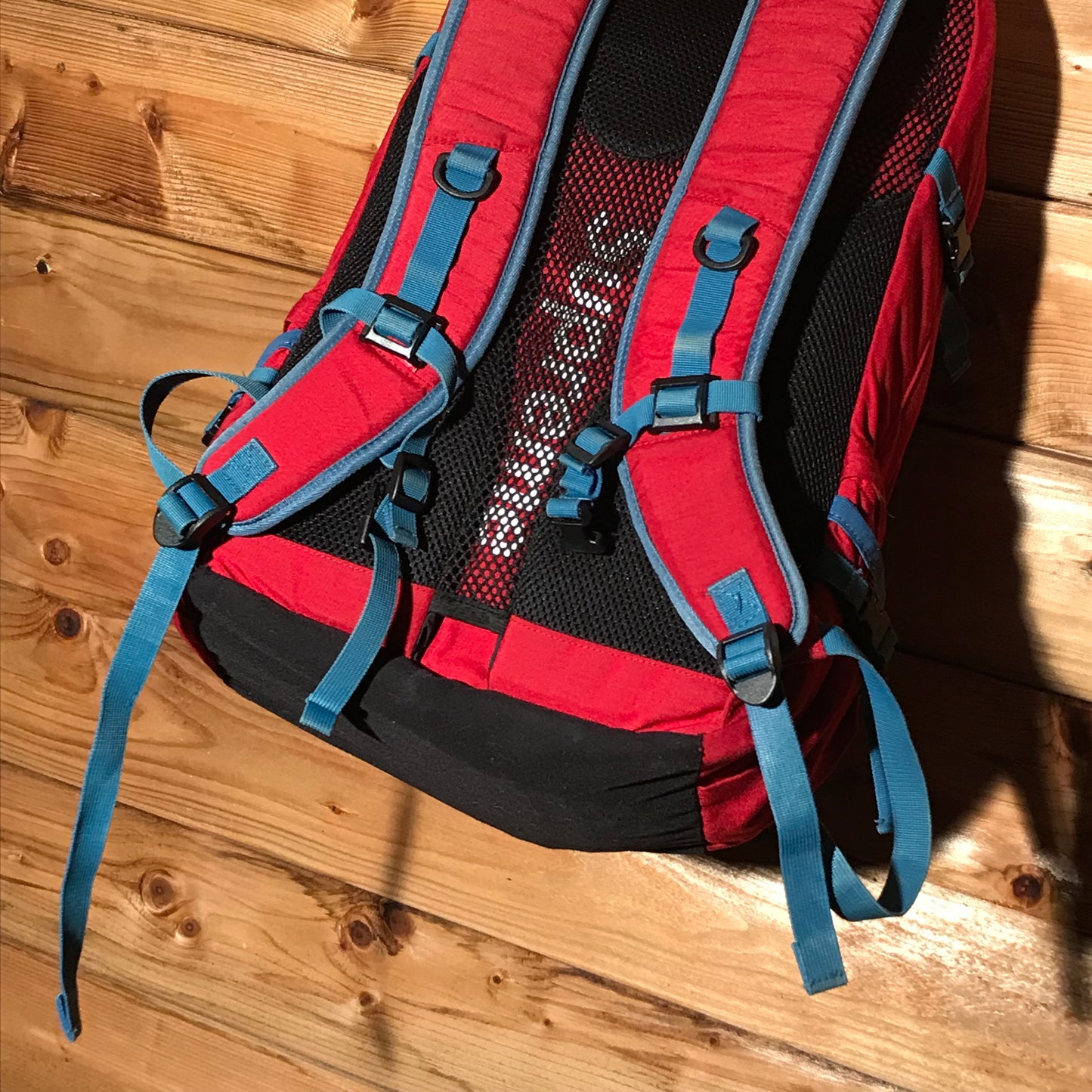 2010 Supreme Guide 28 backpack bag