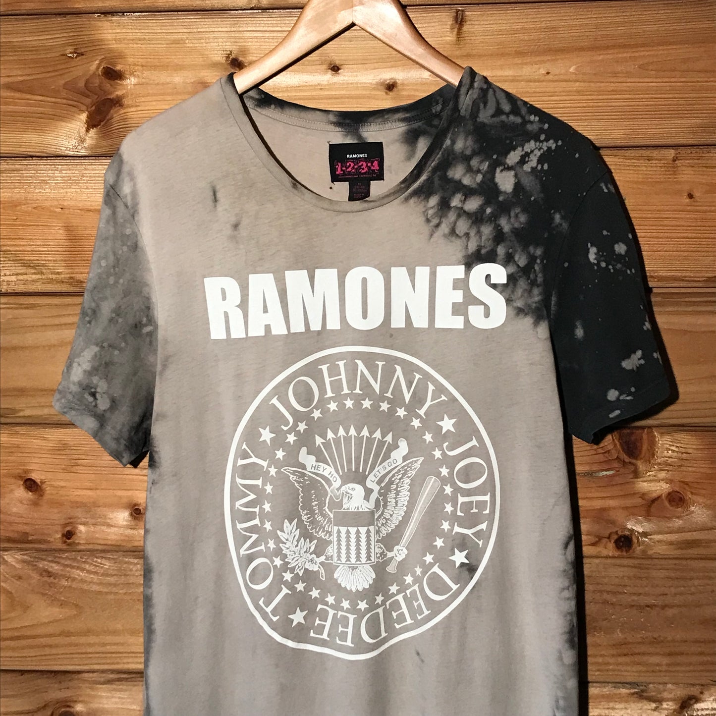 2017 Ramones Seal Stamp Spellout t shirt