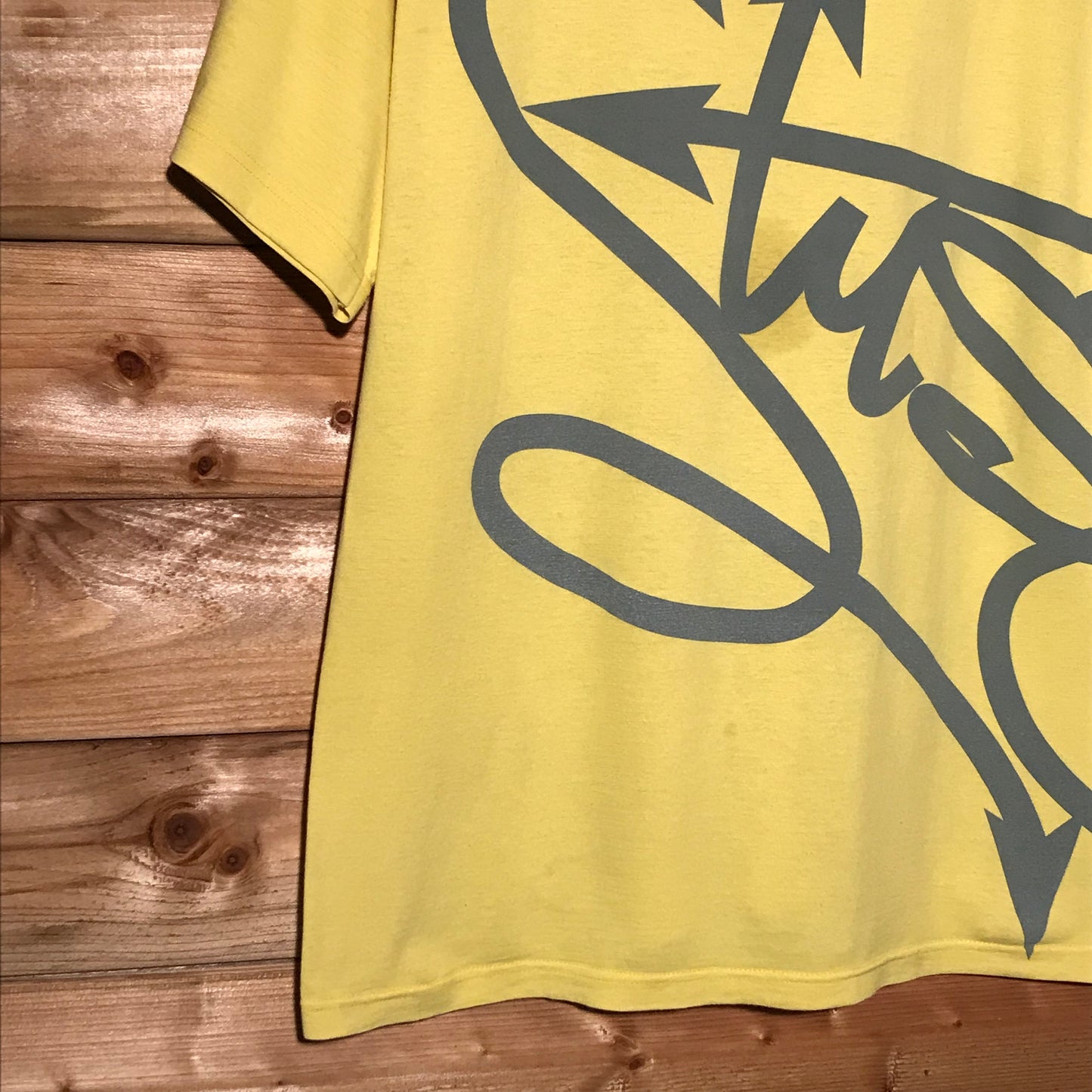 Stüssy x Futura Wraparound Tag Spellout t shirt