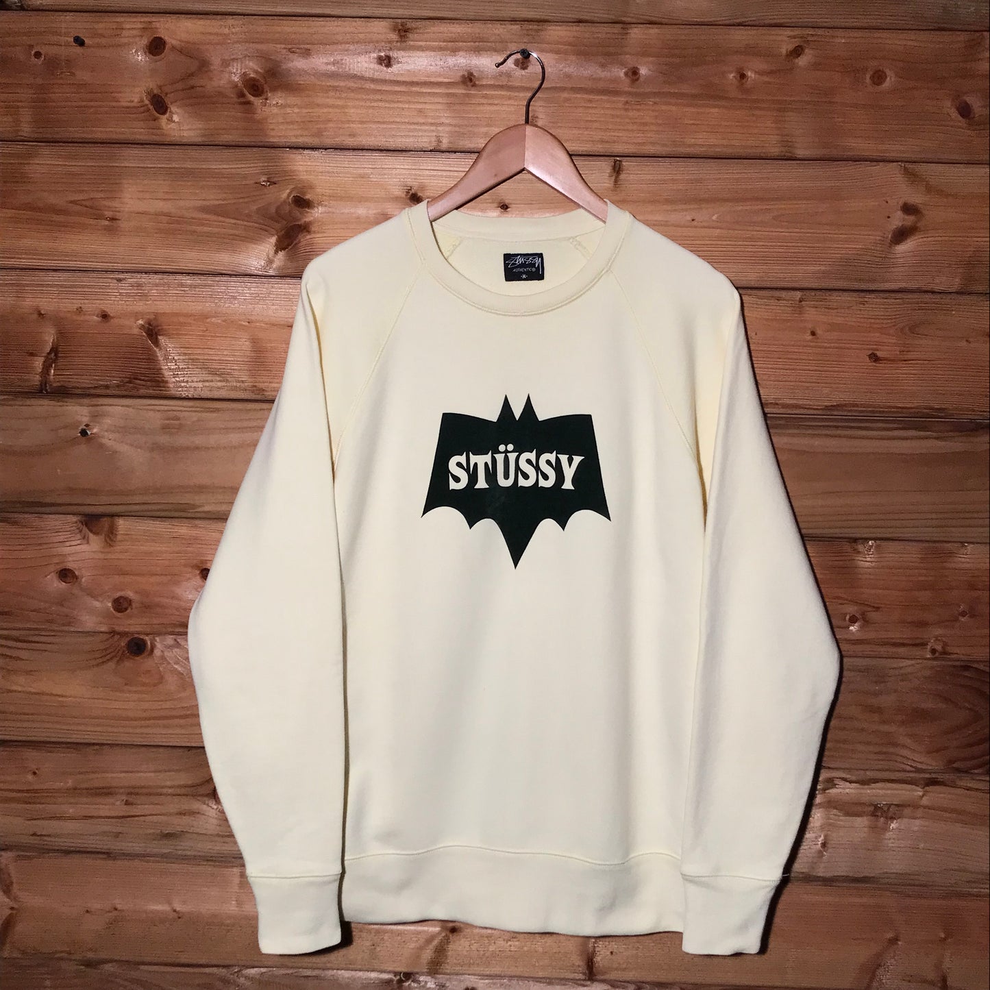 Stüssy Bat Symbol Spellout sweatshirt