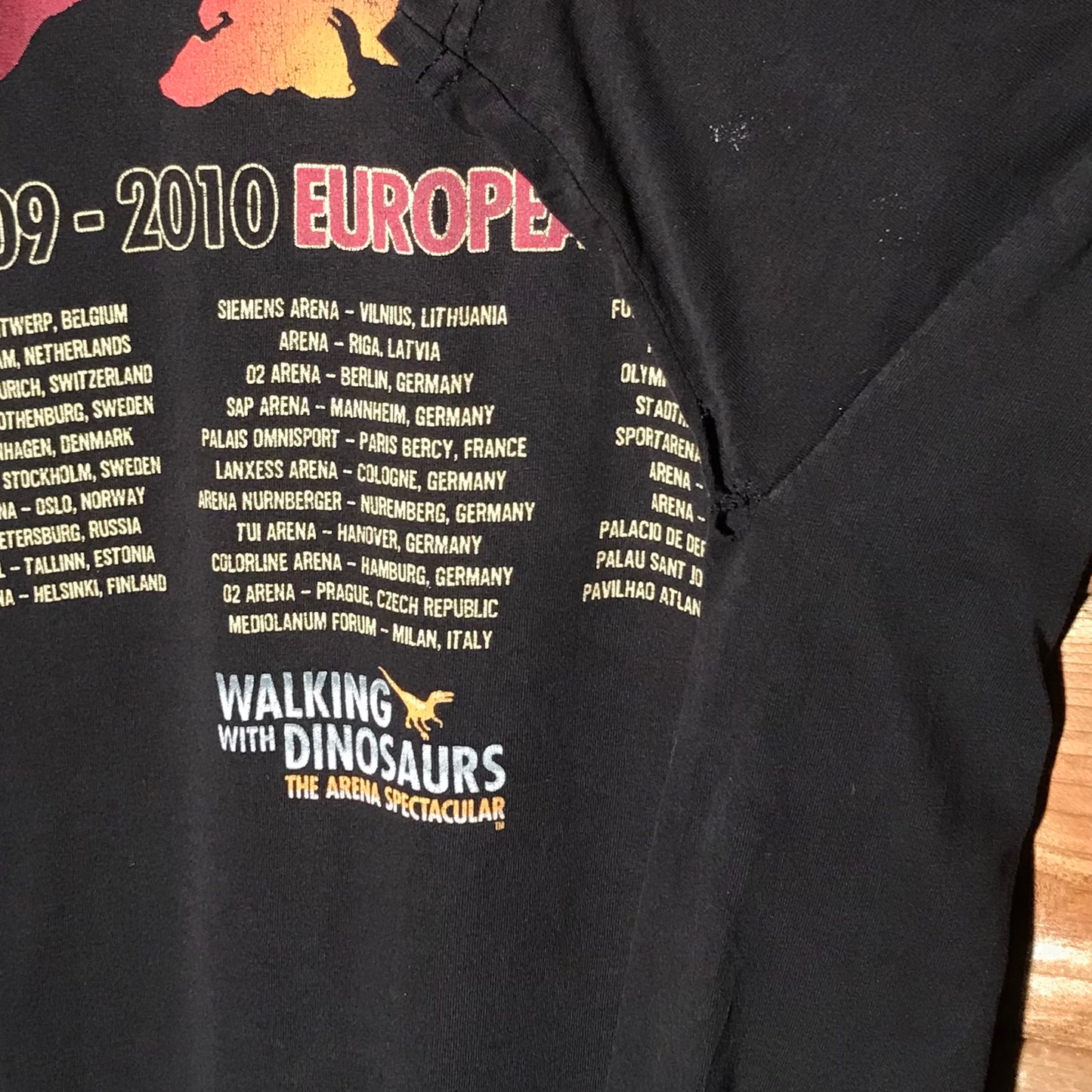 2009 Walking With Dinosaurs Tour t shirt