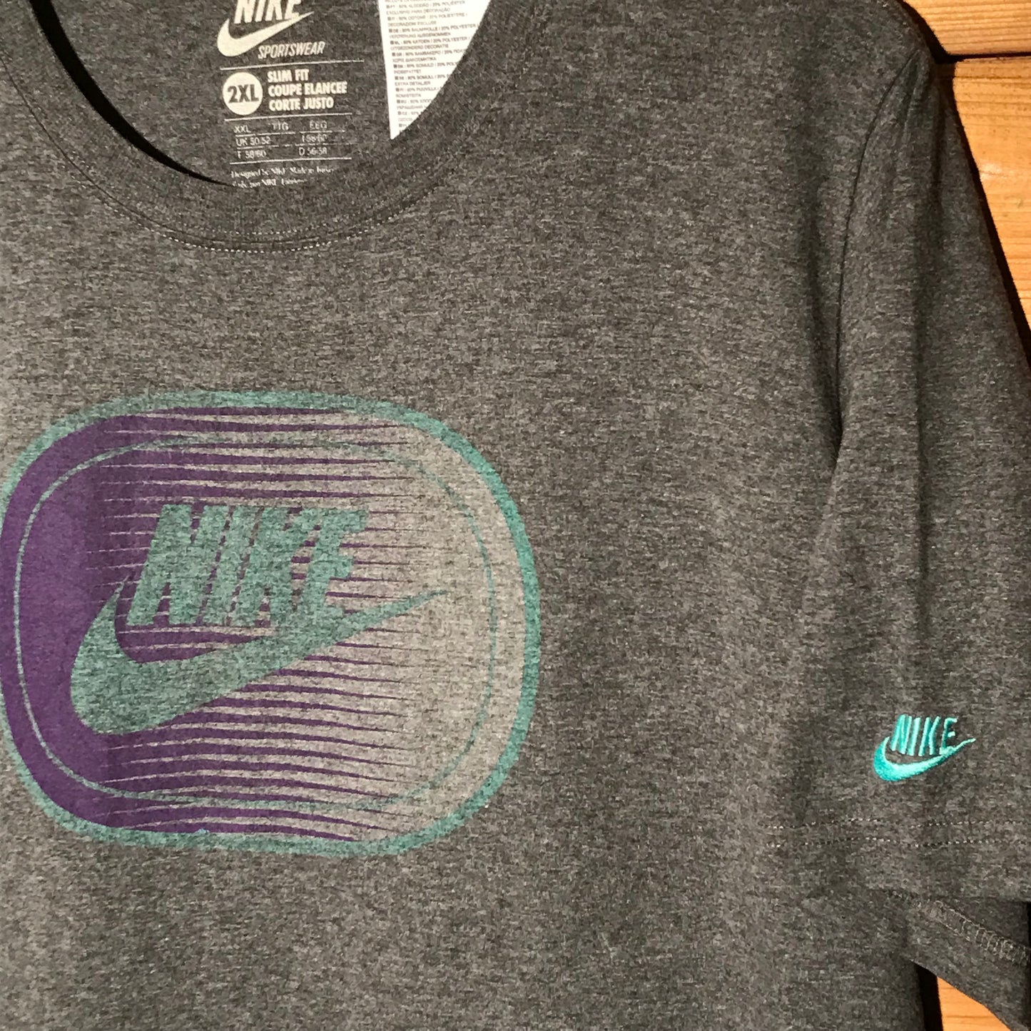 Nike Centre Swoosh and Spellout Lined t shirt