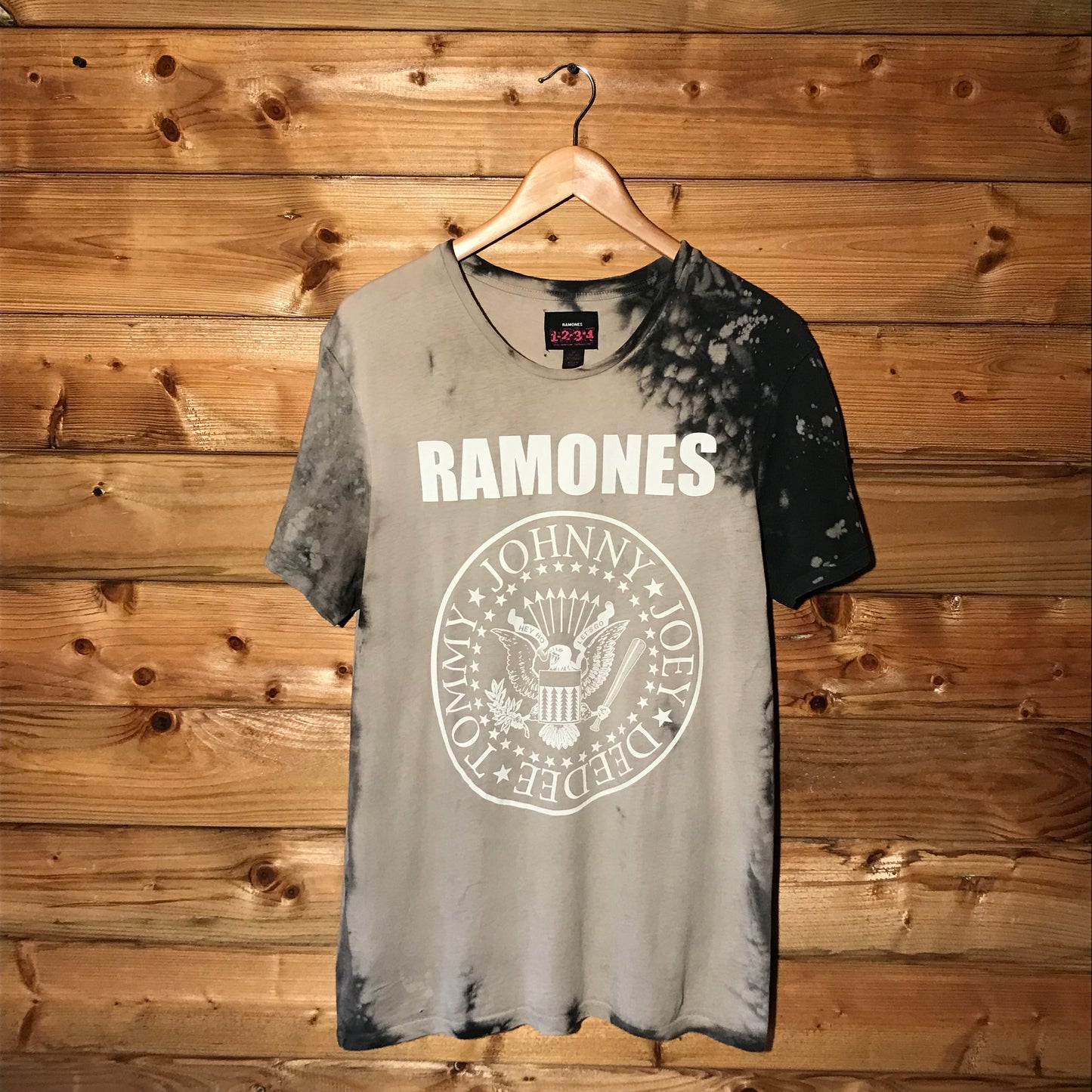 2017 Ramones Seal Stamp Spellout t shirt