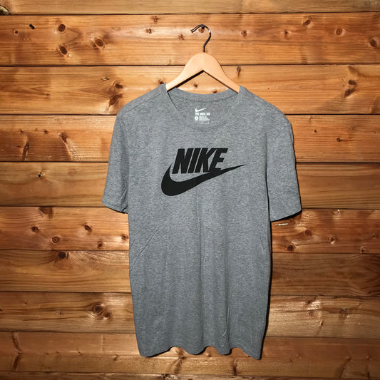 Nike Swoosh Spellout t shirt