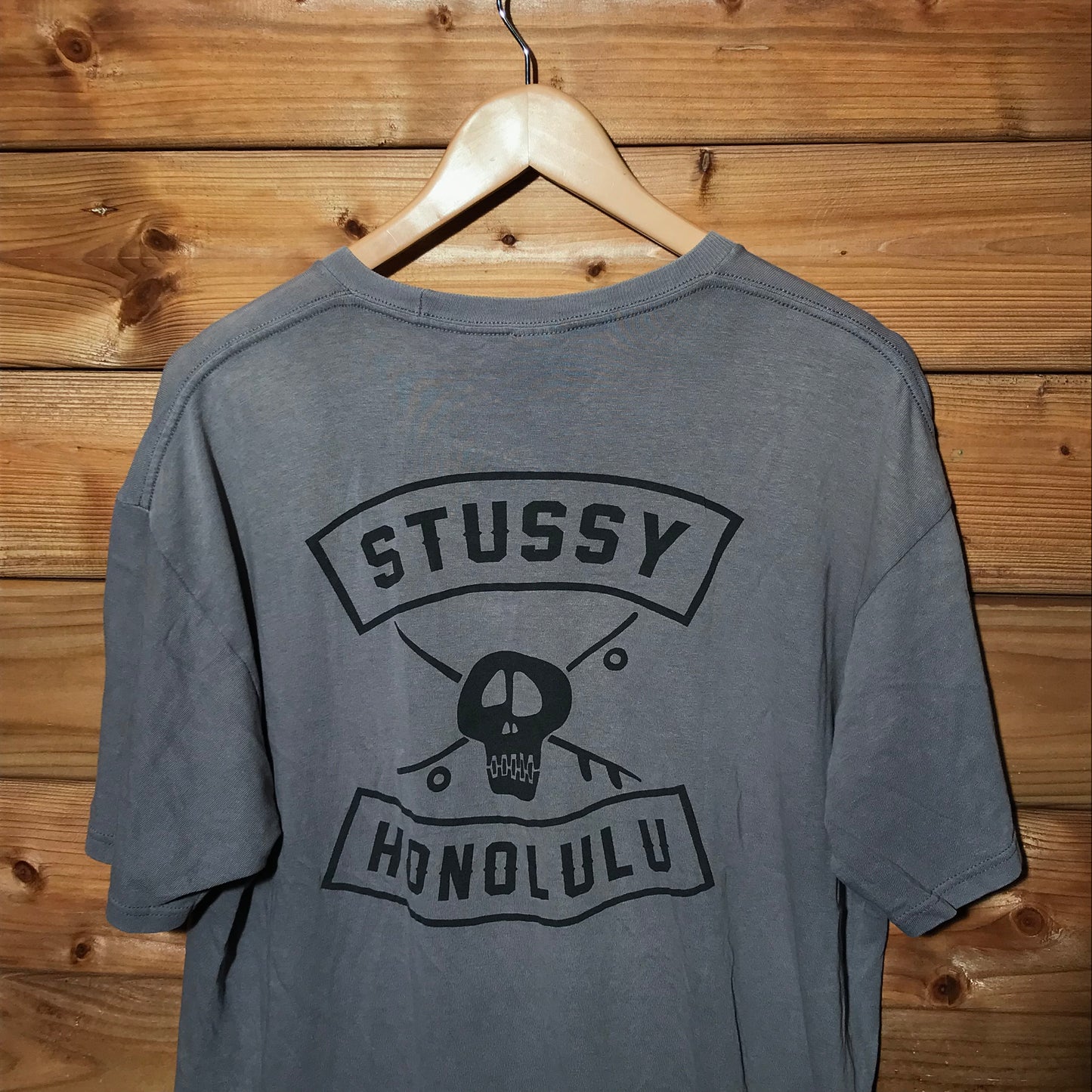 Stüssy Honolulu Crossbones t shirt